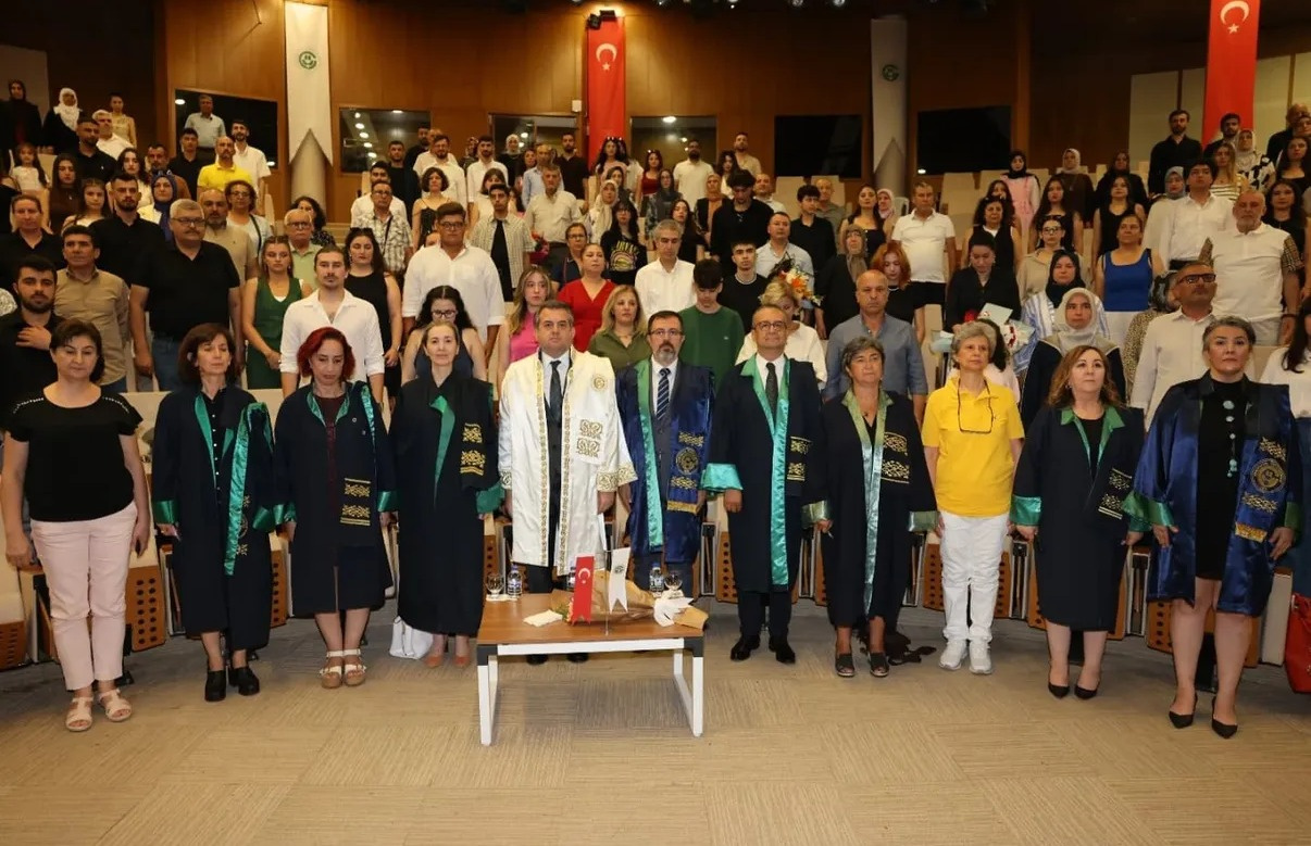 ÇUKUROVA ÜNİVERSİTESİ GÜZEL SANATLAR FAKÜLTESİ 2025 YILI MEZUNİYET TÖRENİ